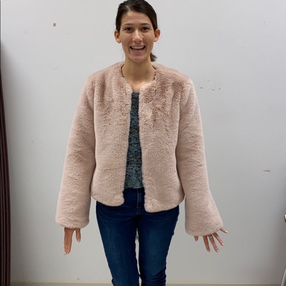 Cropped faux fur jacket in blushed pink